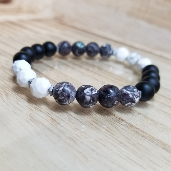 White & Black Howlite Beaded Bracelet - Picture 6 of 6